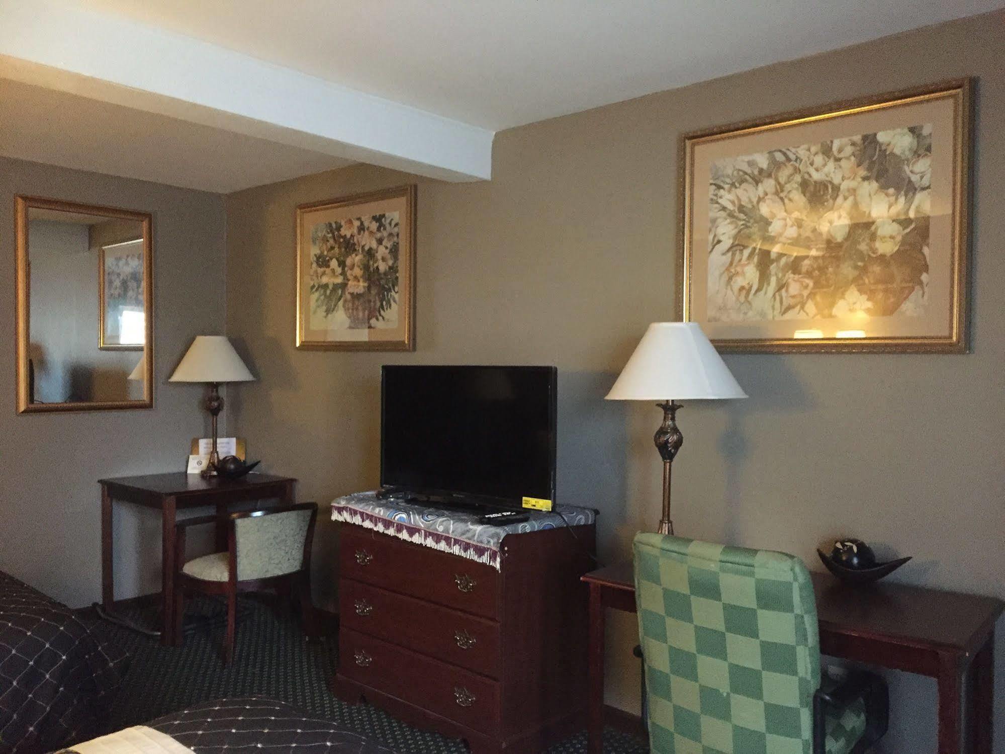 Hamilton Inn สเตอร์บริดจ์ ภายนอก รูปภาพ