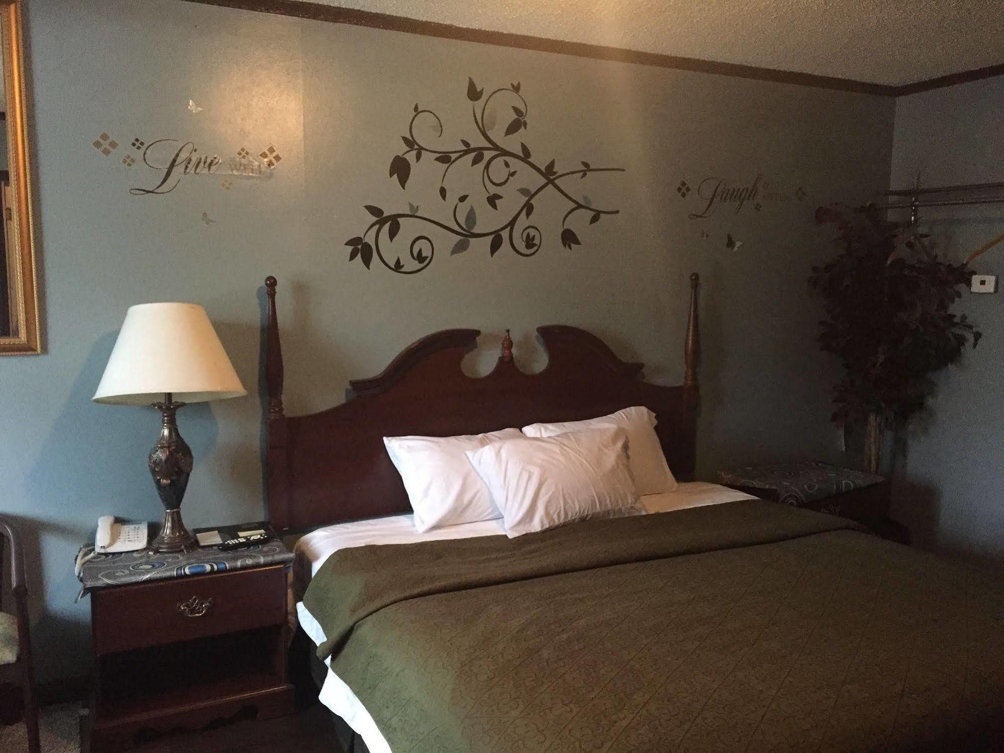 Hamilton Inn สเตอร์บริดจ์ ภายนอก รูปภาพ